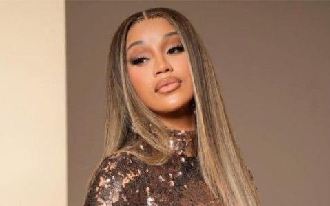 Cardi B在与Offset分手后积极展开新生活